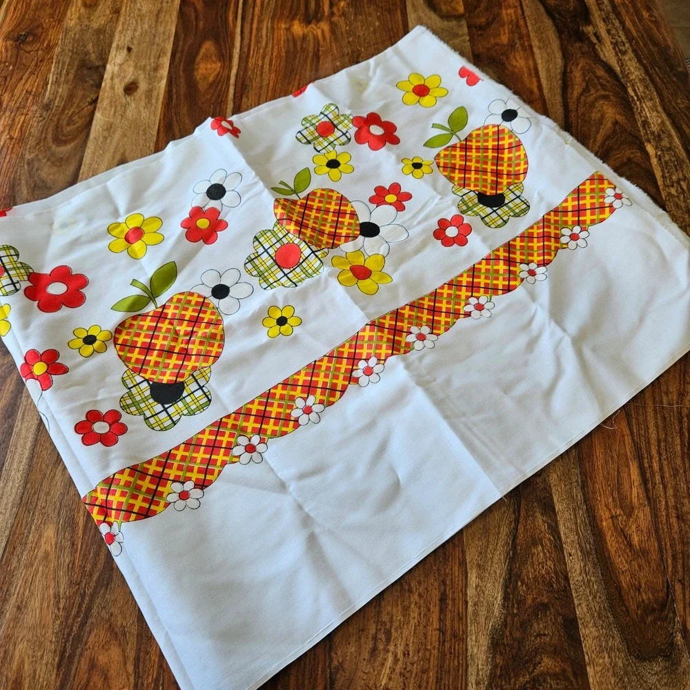 Vtg 70s Border Print Mod Apple Daisy Floral Plaid Fabric Red Yellow Retro 3 Yard
